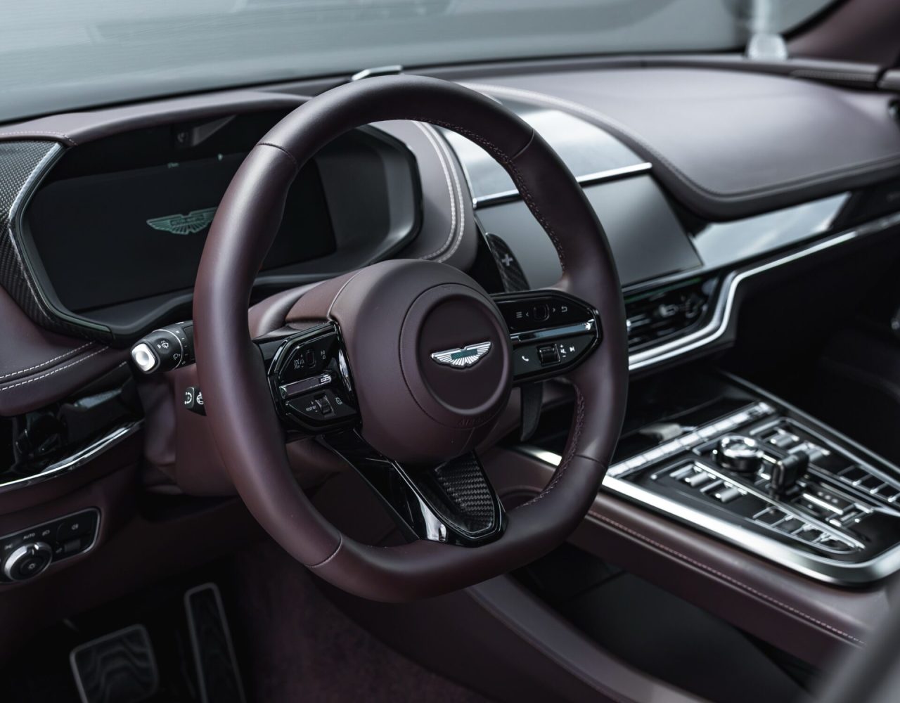 aston-martin-dbx-01