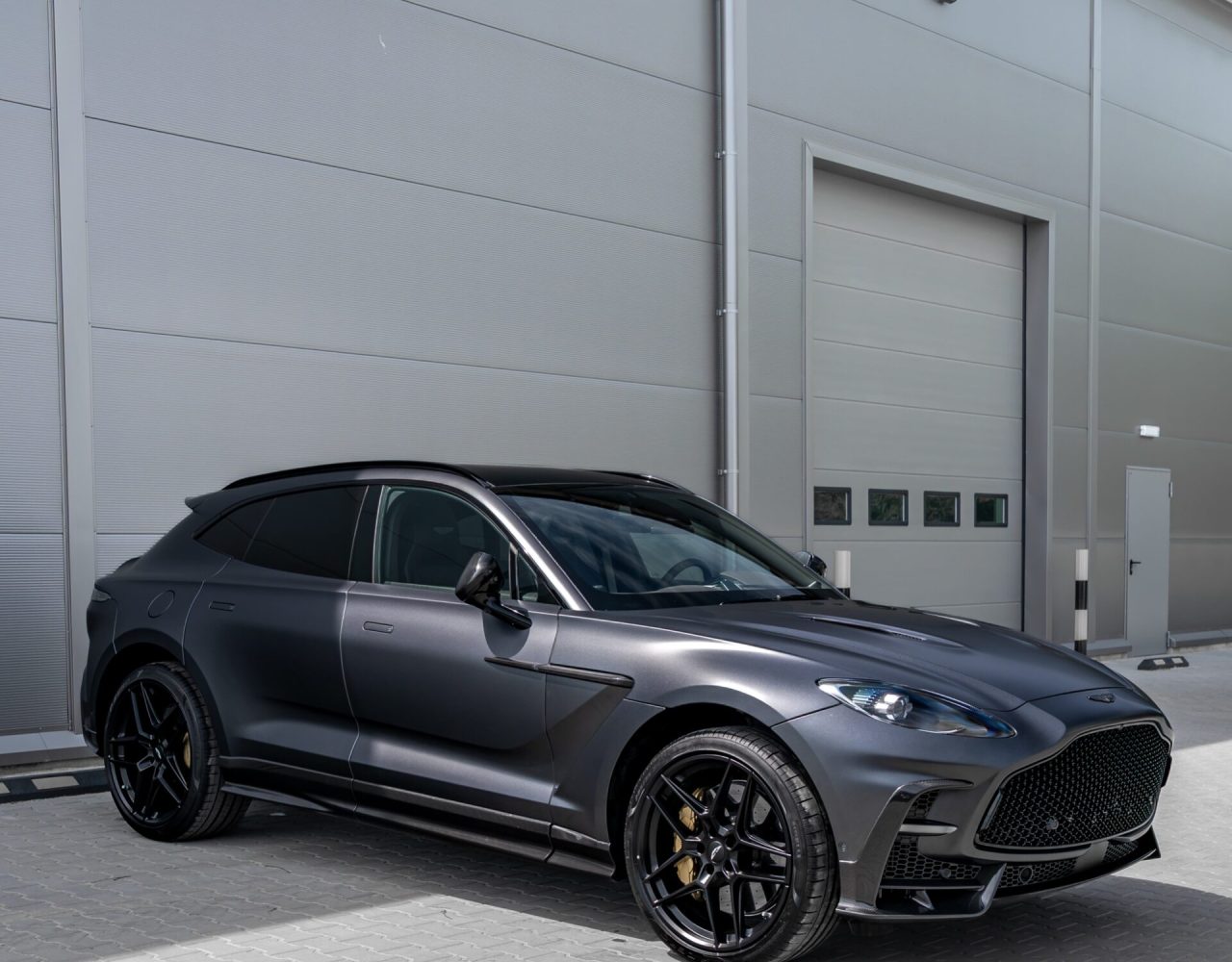 aston-martin-dbx-06